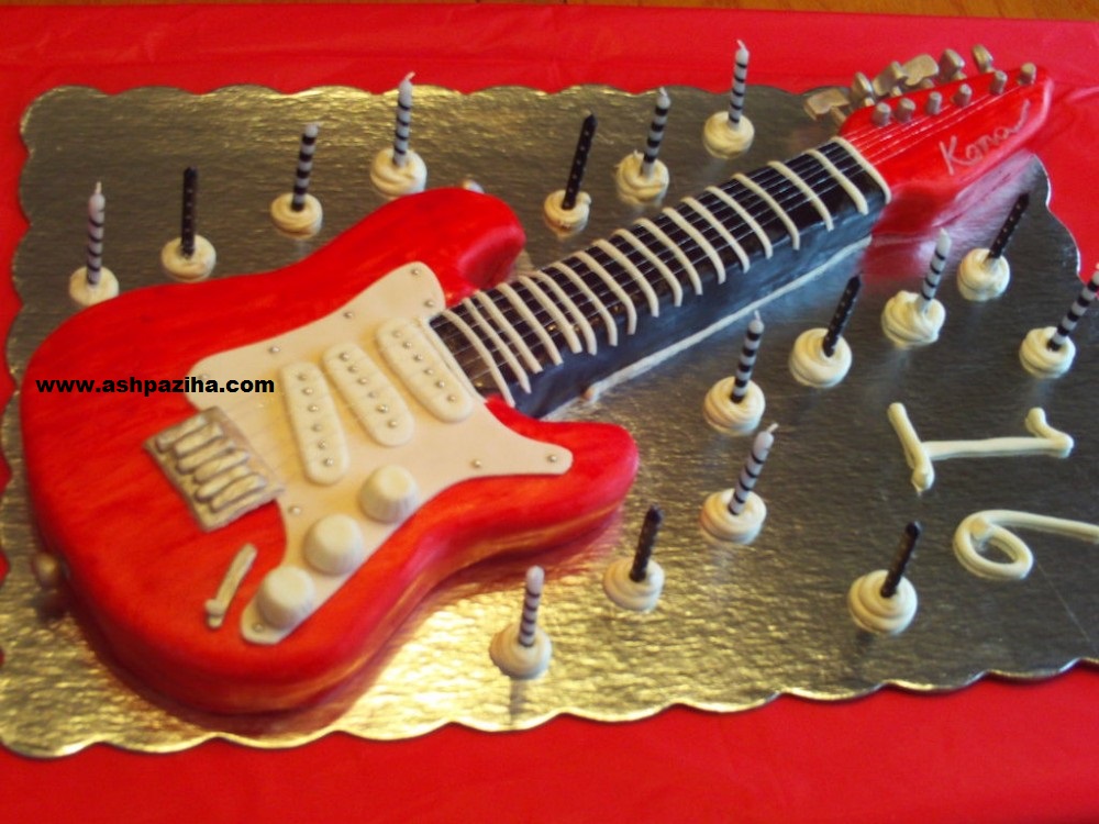 Decorated - Cakes - in - shape - Guitars - Tutorial - Video (12)