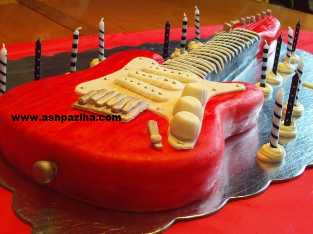 Decorated - Cakes - in - shape - Guitars - Tutorial - Video (8)