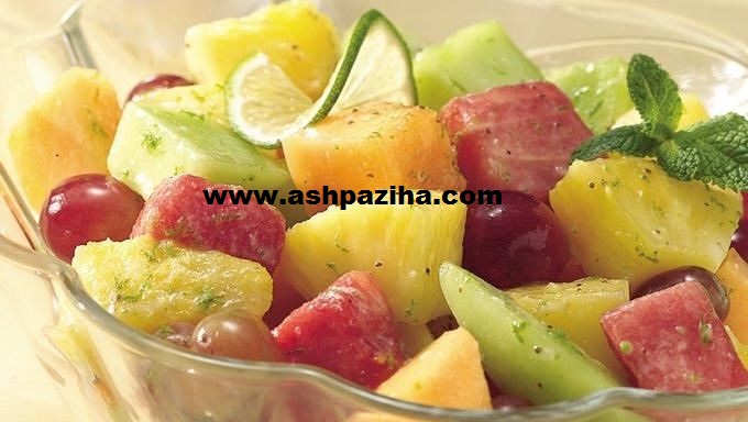 manner - Preparation - salads - fruit - with - the sauce - lemon - sour - and - honey
