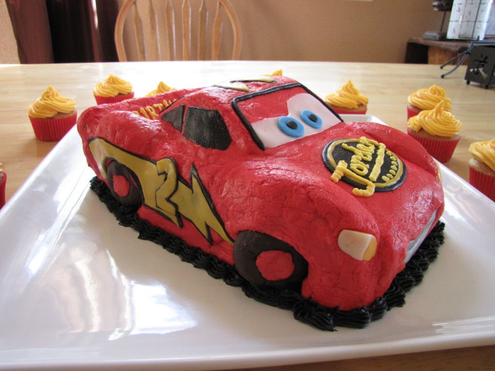 Cakes - Model - Cars - McQueen - Education - Video - decoration (1)